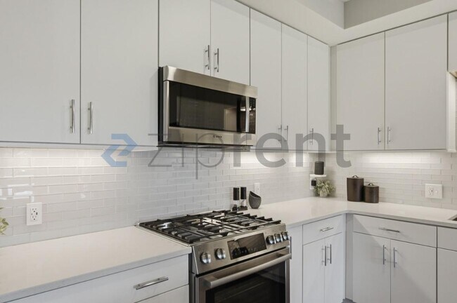 Building Photo - 214 Hunt St