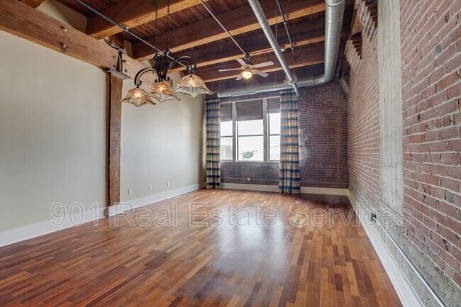 Building Photo - 420 S Front St
