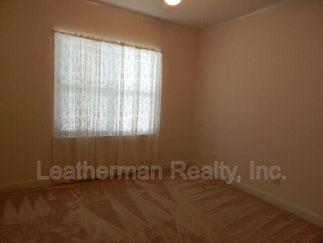 Building Photo - 2109 Elderberry Dr