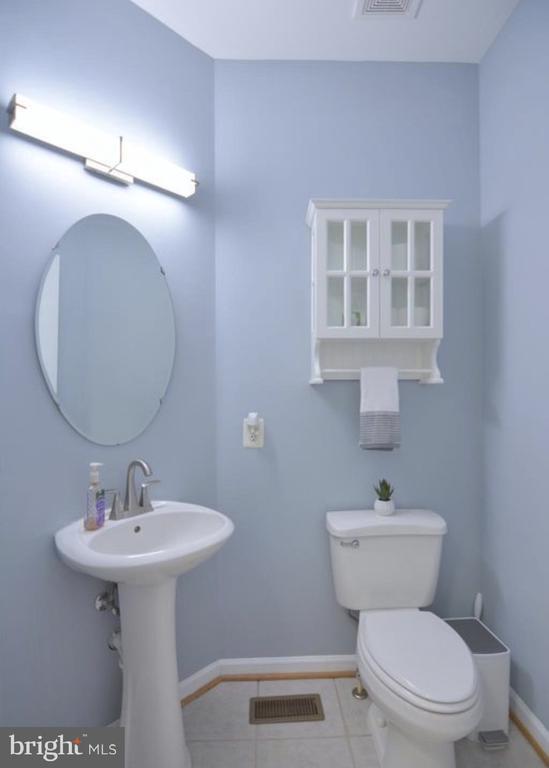 Building Photo - 422 Sheila St