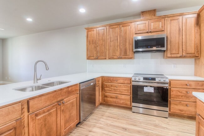 Building Photo - GorgeousBuilt Home in West Valley