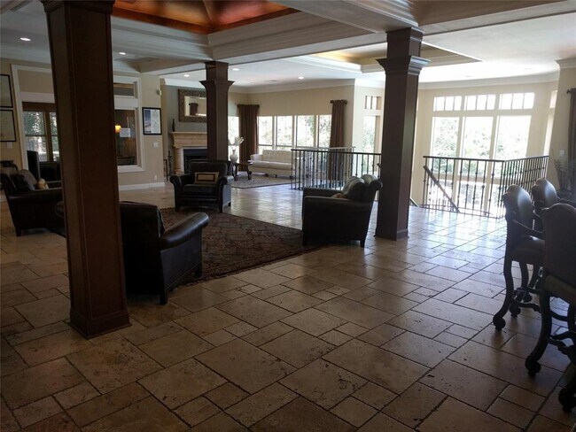 Building Photo - 6000 Shepherd Mountain Cove