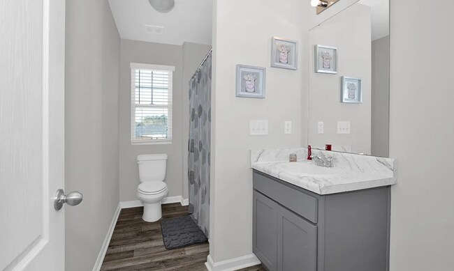 Building Photo - NEW LISTING!!!!!