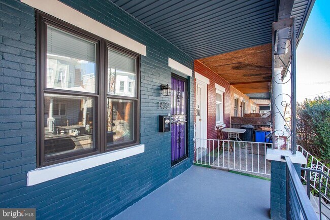 Building Photo - 1422 S Vogdes St