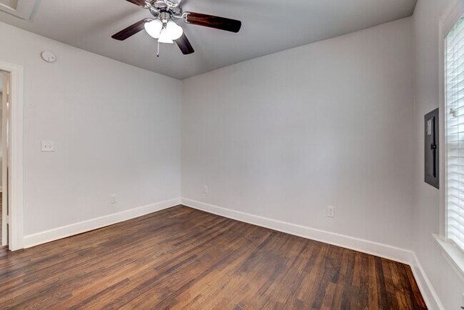 Building Photo - Charming 1920s Home - Fully Renovated