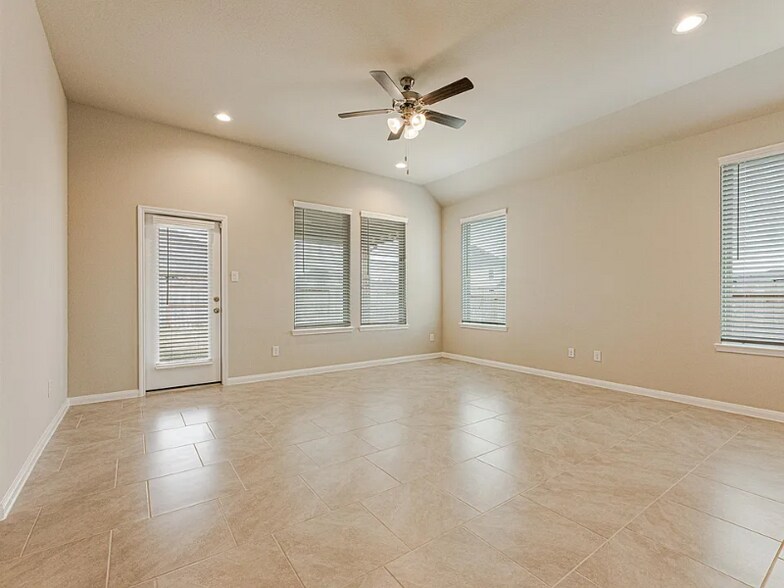 Building Photo - 503 Spring Flower Ct