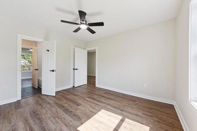 Building Photo - 2136 Commander Rd