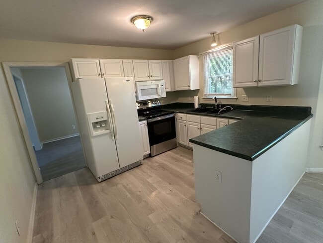 Building Photo - For Rent: Charming 4-Bedroom Colonial in C...