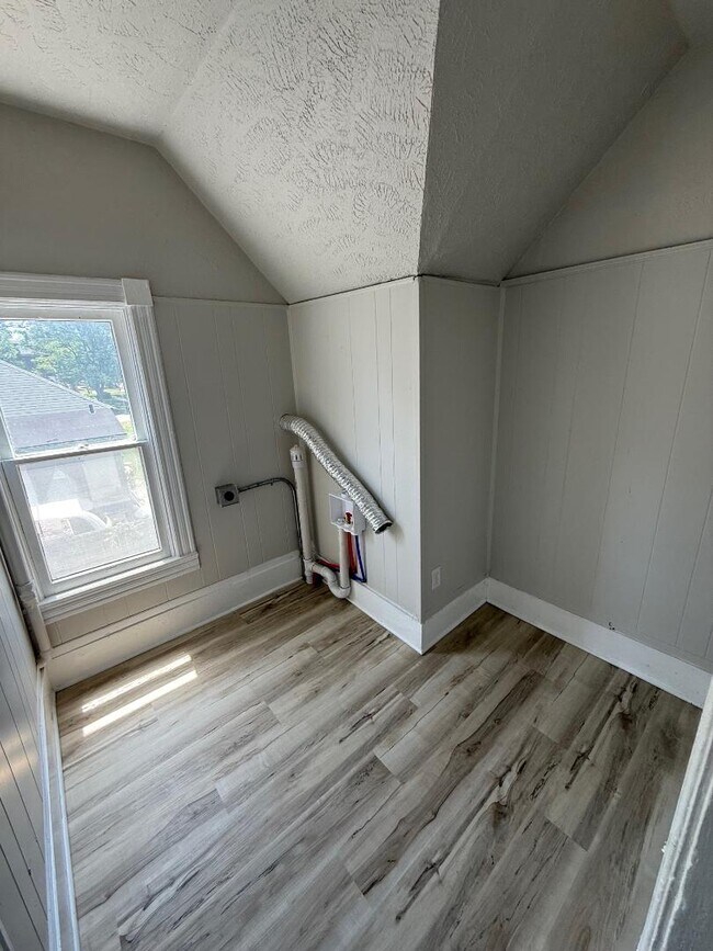 Building Photo - 726 S 18th St