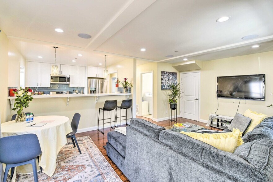 Building Photo - 532 52nd St