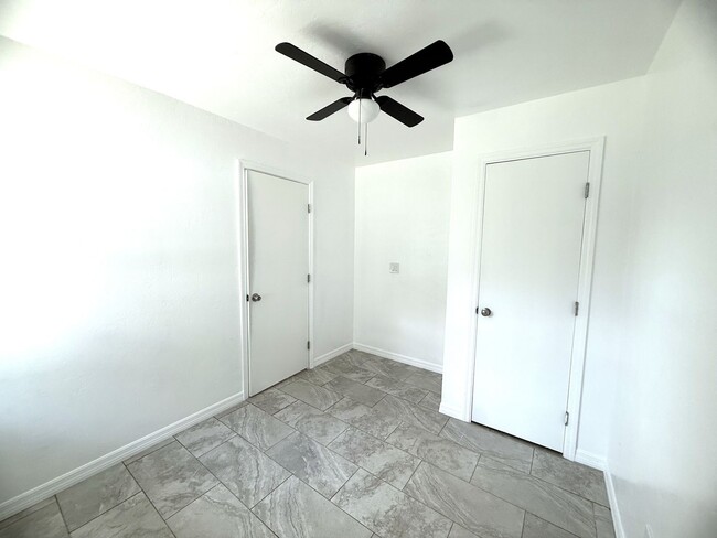 Building Photo - 2621 Nightshade Ln