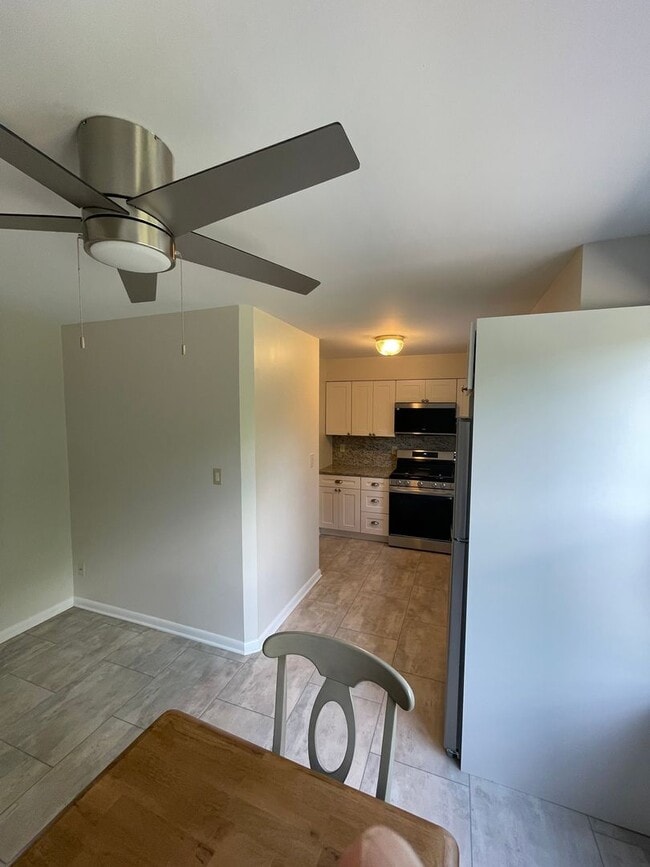 Building Photo - 3 Bed 1.5 Bath Updated Townhouse in Manche...