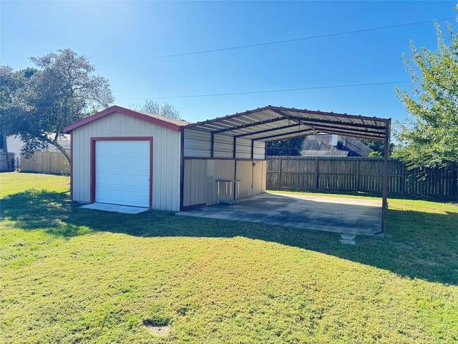 Building Photo - 16003 Escher Rd