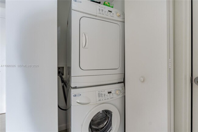 Building Photo - 3250 NE 1st Ave