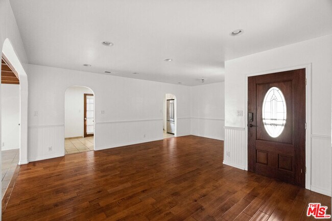 Building Photo - 5227 Etheldo Ave