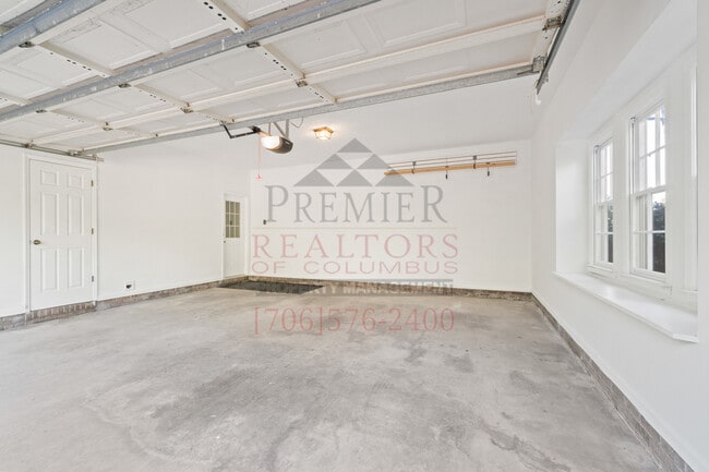 Building Photo - 6157 Bristol Blvd