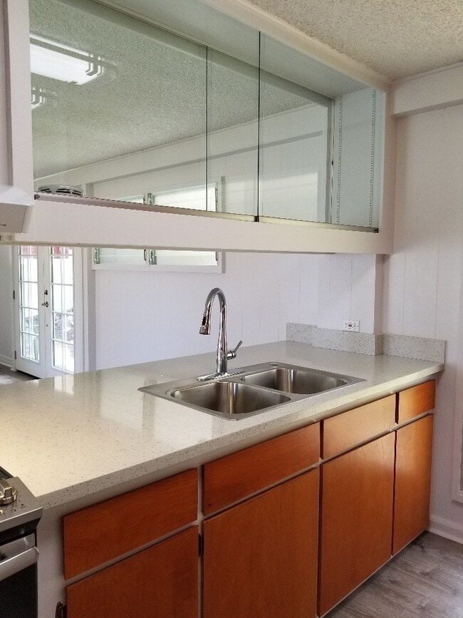 Building Photo - NEWLY RENOVATED -2 Bed, 2 Bath, 2 Parking Duplex in Aiea- UTILITIES INCLUDED!!