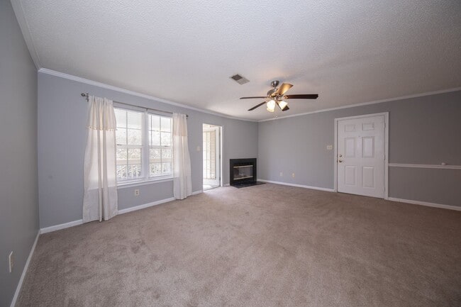 Building Photo - 109 Stratford Dr