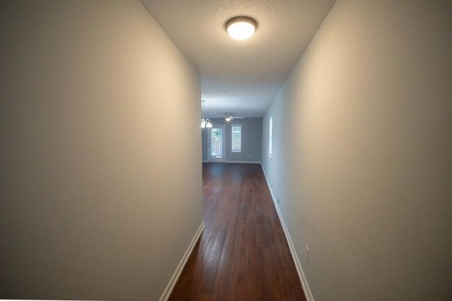 Building Photo - 944 Bonham Ave