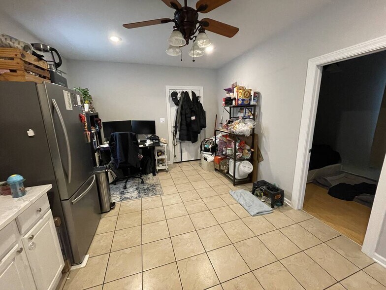 Building Photo - 2734 N Lawndale Ave