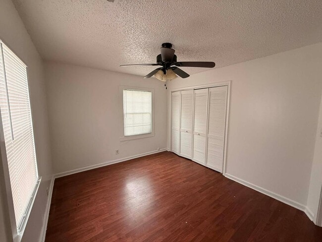 Building Photo - Adorable Renovated 2-Bed, 1-Bath with Garage—Enjoy the Charm of West Tulsa Living Near River Parks