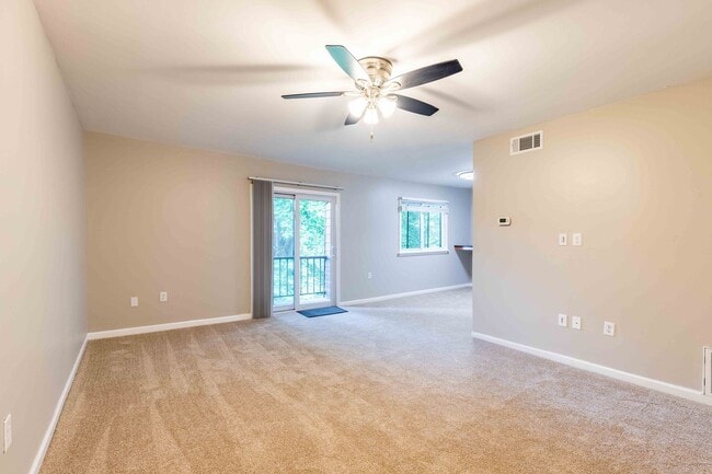Building Photo - Spacious 3 Bedroom, 2 Bath Condo in Unionv...