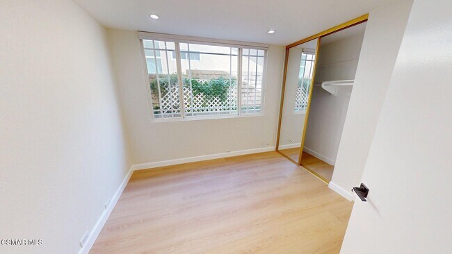 Building Photo - 2802 E Sierra Dr