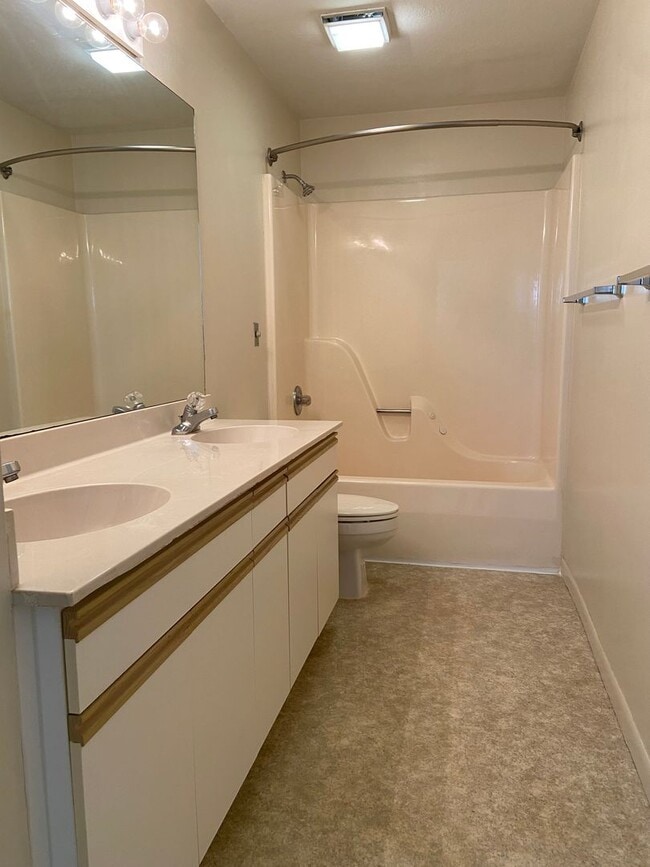 Building Photo - Condo in The Bluffs of Holiday Hills Resort