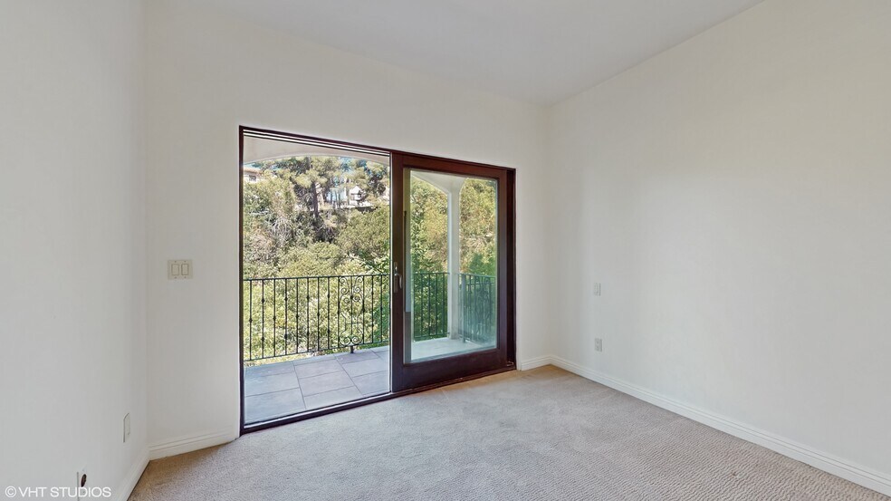 Building Photo - 3311 Deronda Dr