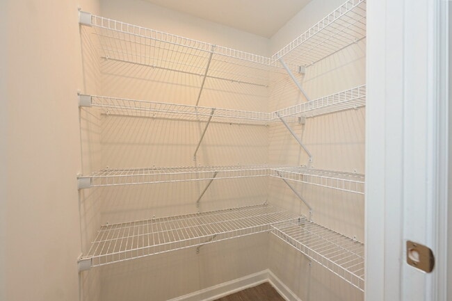 Building Photo - 633 Exmoor Dr