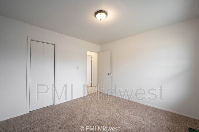Building Photo - 4881 300W