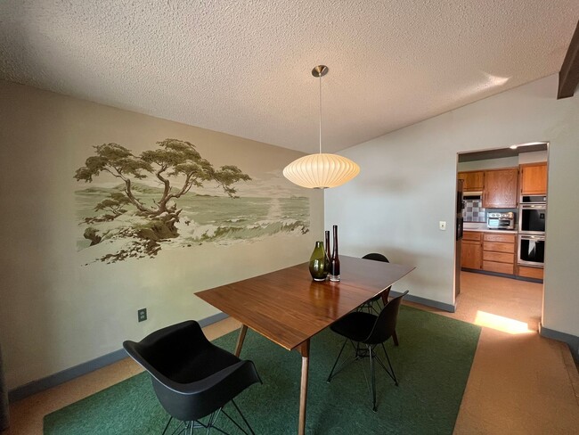 Building Photo - Midcentury modern 4-bedroom, 3-bathroom ho...