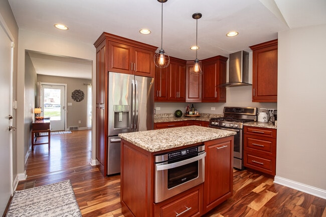 Building Photo - 597 Nash Rd