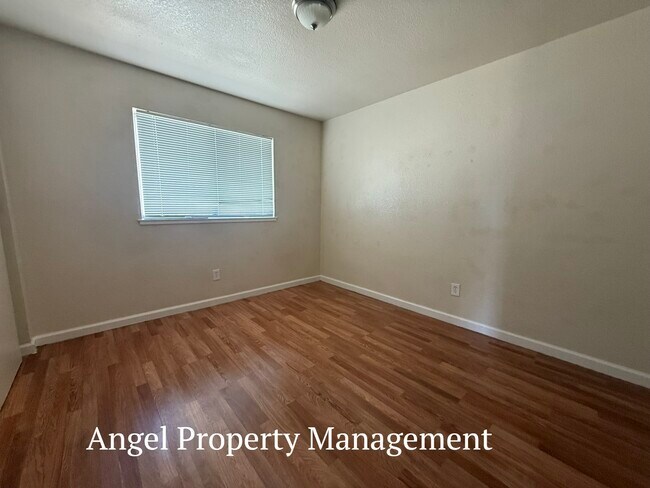 Building Photo - 6557 37th Ave