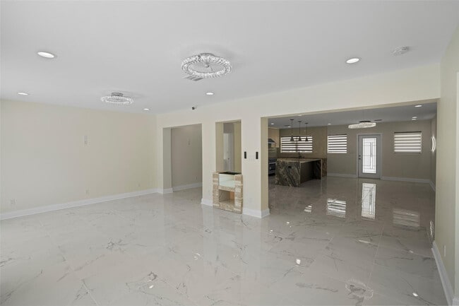 Building Photo - 2116 SE 18th St