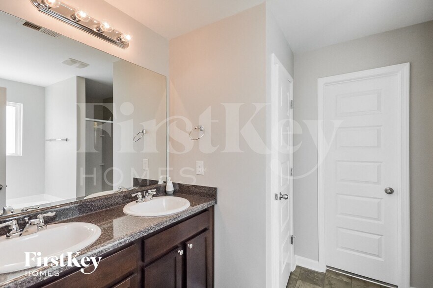 Building Photo - 515 Oak Terrace Dr