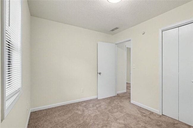 Building Photo - 2623 Dorian Dr SW