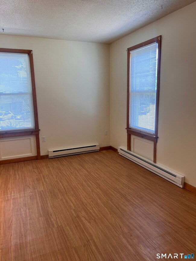 Building Photo - 49 Ledyard Ave