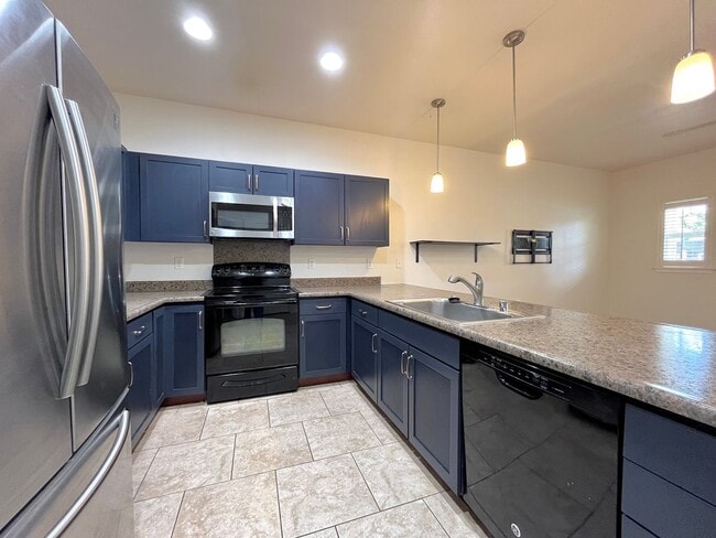 Building Photo - 431 Manawai St