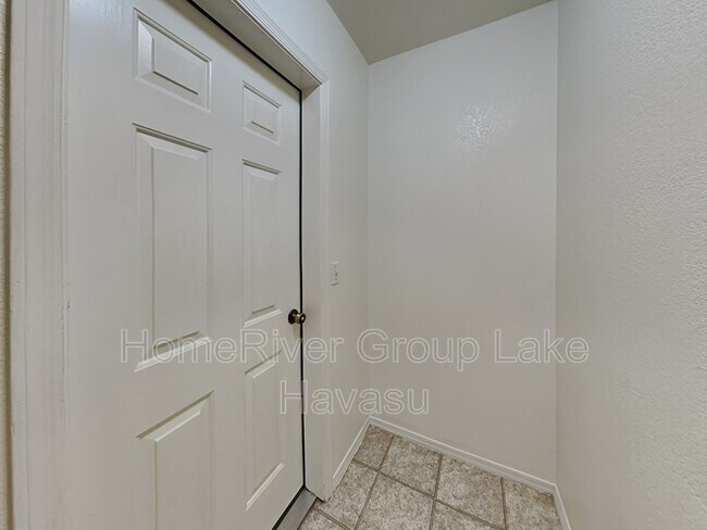 Building Photo - 3420 Ottawa Dr