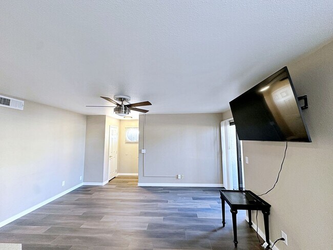 Building Photo - REMODELED 2 BEDROOM DOWNSTAIRS CONDO IN GATED COMMUNITY