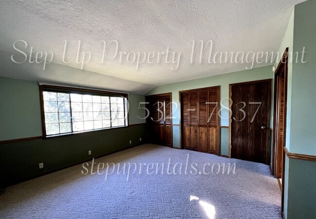 Building Photo - 2 Bedroom 2 Bath Home With Bonus Room off Racetrack!!!!