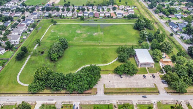 Building Photo - 11834 Beachberry Dr