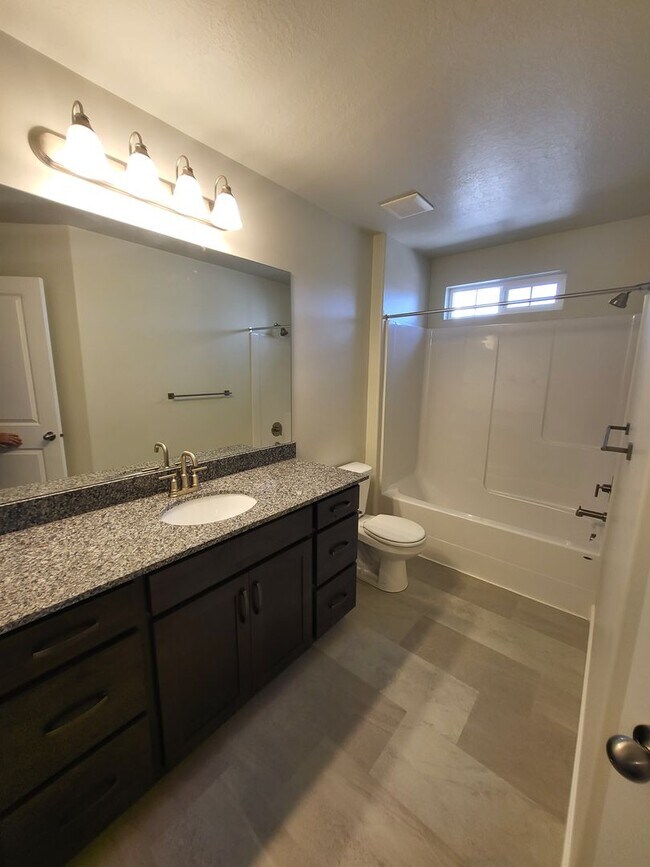 Building Photo - Brand New townhomes