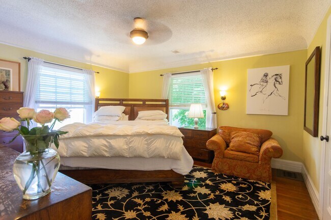 Building Photo - 356 Carteret Pl