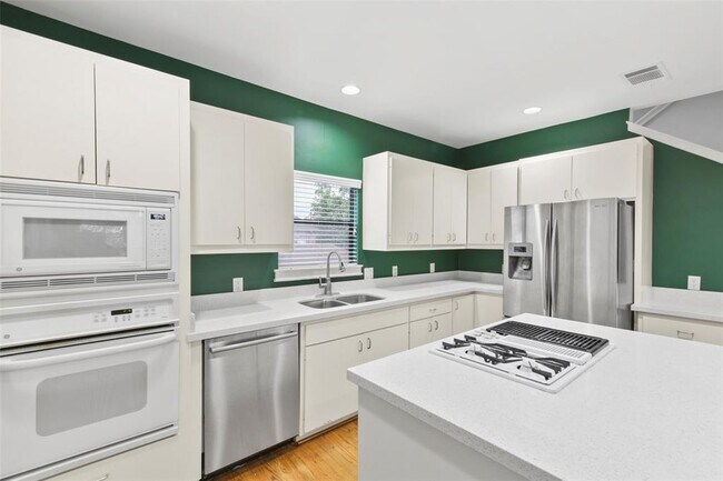 Building Photo - 1604 Reinerman St
