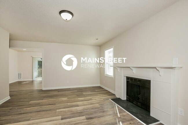 Building Photo - 4 Bedroom Pet-Friendly Home in GREENSBORO,...