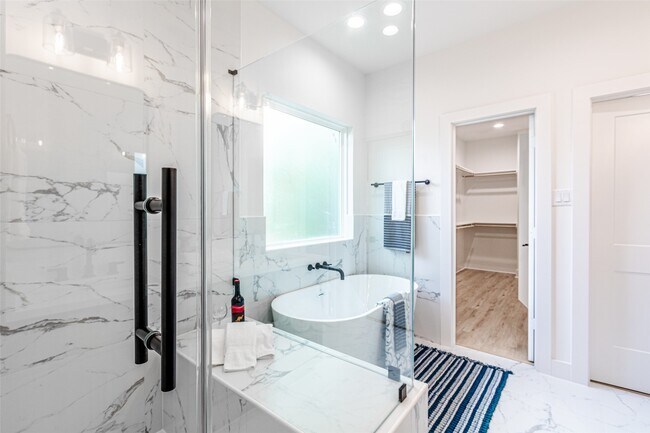 Building Photo - 6814 Burkett St.