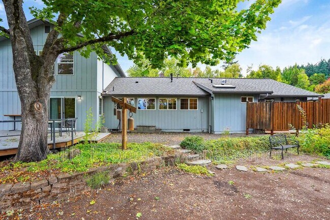 Building Photo - 3385 Camellia Dr S