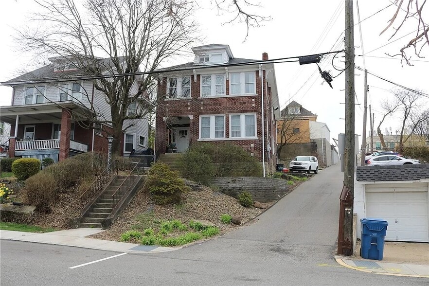 Building Photo - 2975 Belrose Ave